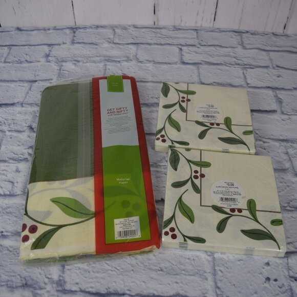 🎯5/$30 Holiday Party Christmas Table Cover Napkins Set Disposable - Picture 3 of 3